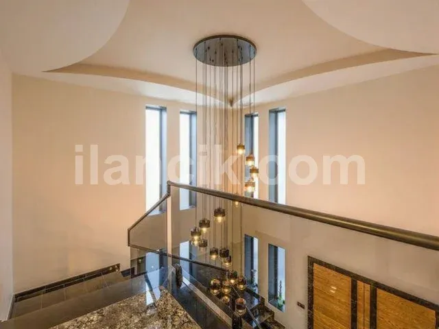 Edremit'te Denize Yakın Satılık Lüks Villa - 11