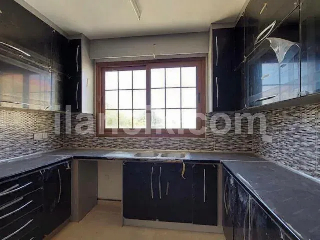 Lapta'da Satılık 4 Yatak Odalı Lüks Villa - 2