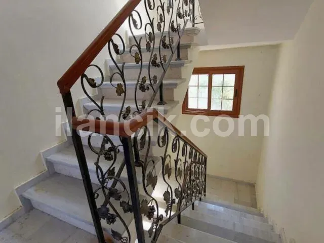 Lapta'da Satılık 4 Yatak Odalı Lüks Villa - 8