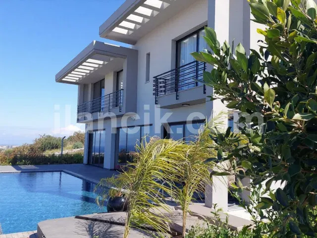 Satılık 4 Yatak Odalı Lüks Villa - Edremit, Girne - 2