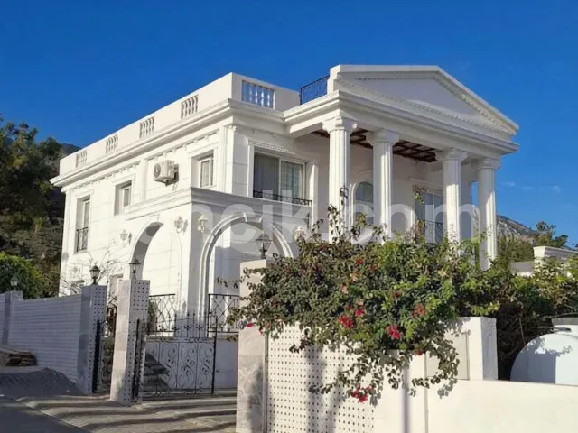 Satılık 4 Yatak Odalı Villa - Edremit, Girne