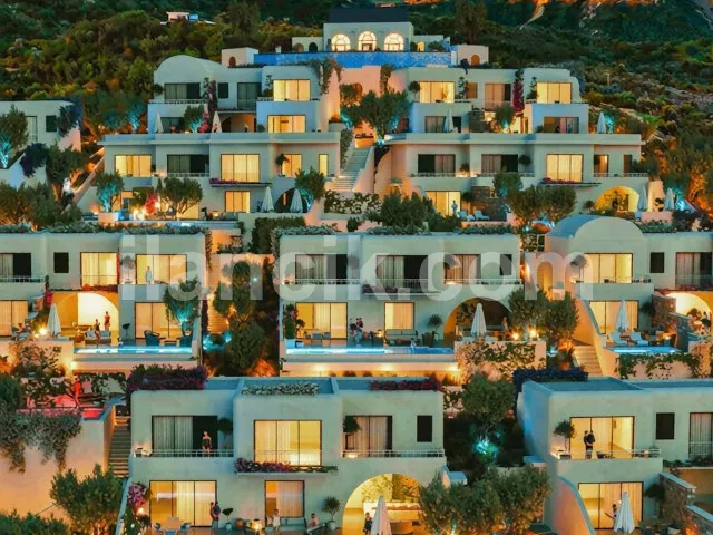 Kayalar'da Satılık İkiz Villa - Özel Havuzlu ve Teraslı