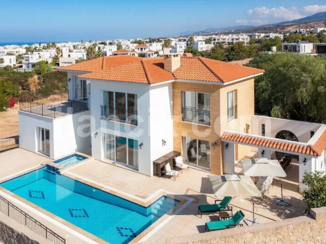 Satılık 5 Odalı Villa - Esentepe, Girne