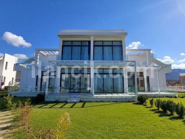 Satılık 3 Yatak Odalı Penthouse - Bahçeli, Girne