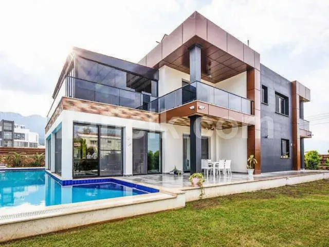 Satılık 4 Yatak Odalı Lüks Villa - Edremit, Girne - 2