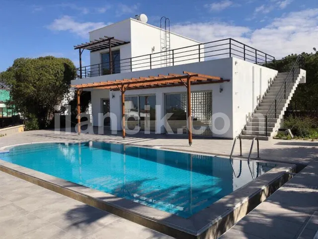 Bahçeli'de Satılık 3 Odalı Villa - Girne - 2
