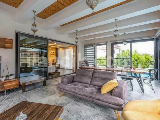 Satılık 4 Yatak Odalı Lüks Villa - Edremit, Girne - 17