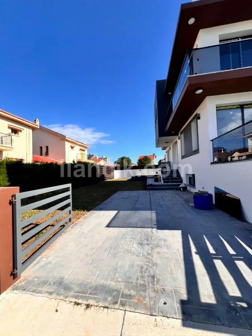 Ötüken’de Satılık 3+1 Triplex Havuzlu Villa – Bodrum Katlı, Üst Teraslı, 4 Banyolu, Vadeli Ödeme - 2